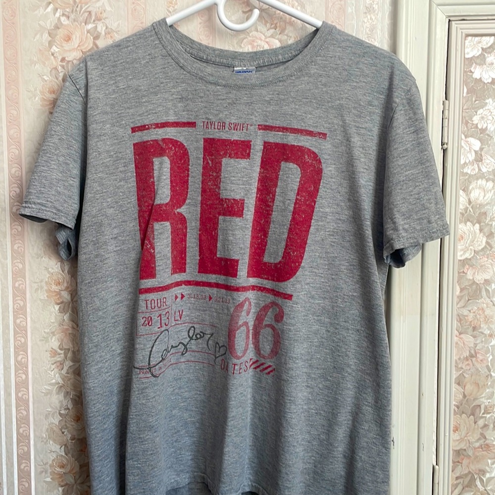 Taylor Swift concert T-shirt from her red tour!